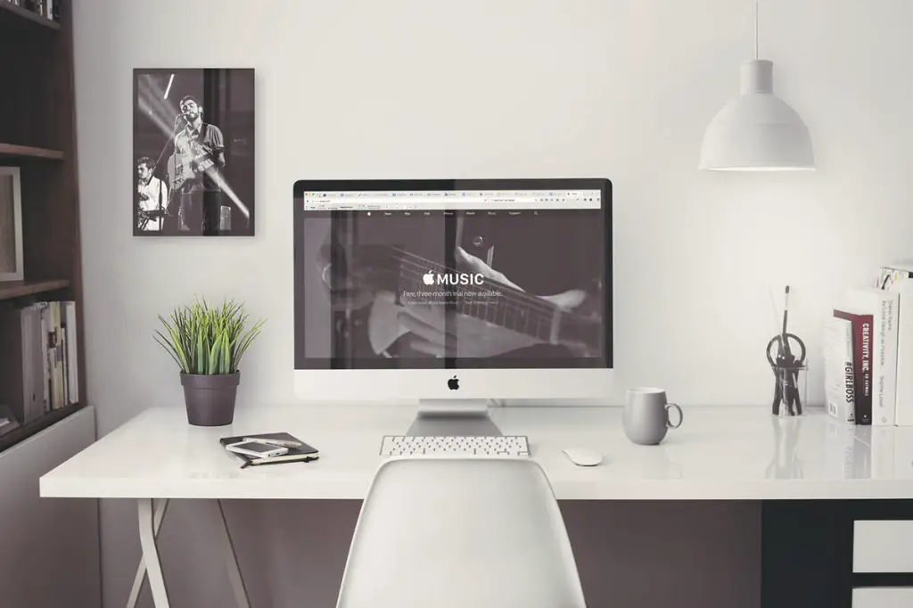 Free iMac 5K Retina 27 inches PSD Mockup