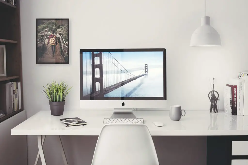 Free iMac 5K Retina 27 inches PSD Mockup