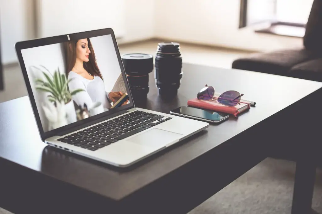 Realistic Macbook Pro PSD Mockup Template - Free Download